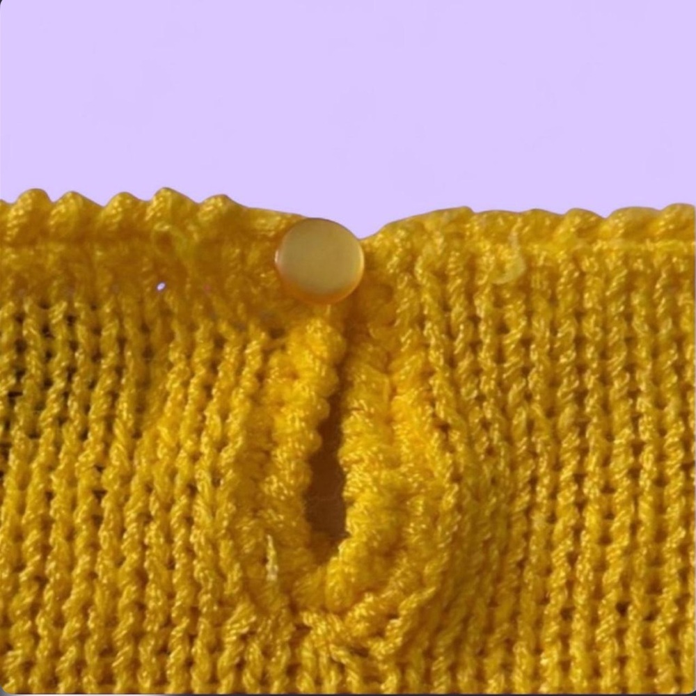 SOLD!Maurada Yellow and Black Women's Sweater - Picture 3 of 4